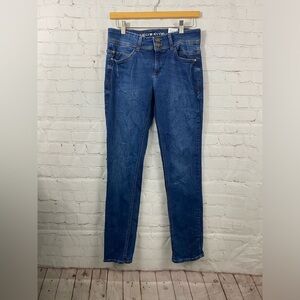 Liz Claiborne Women's Stretch Denim Jeans Tapered Leg Medium Wash Blue Size 8